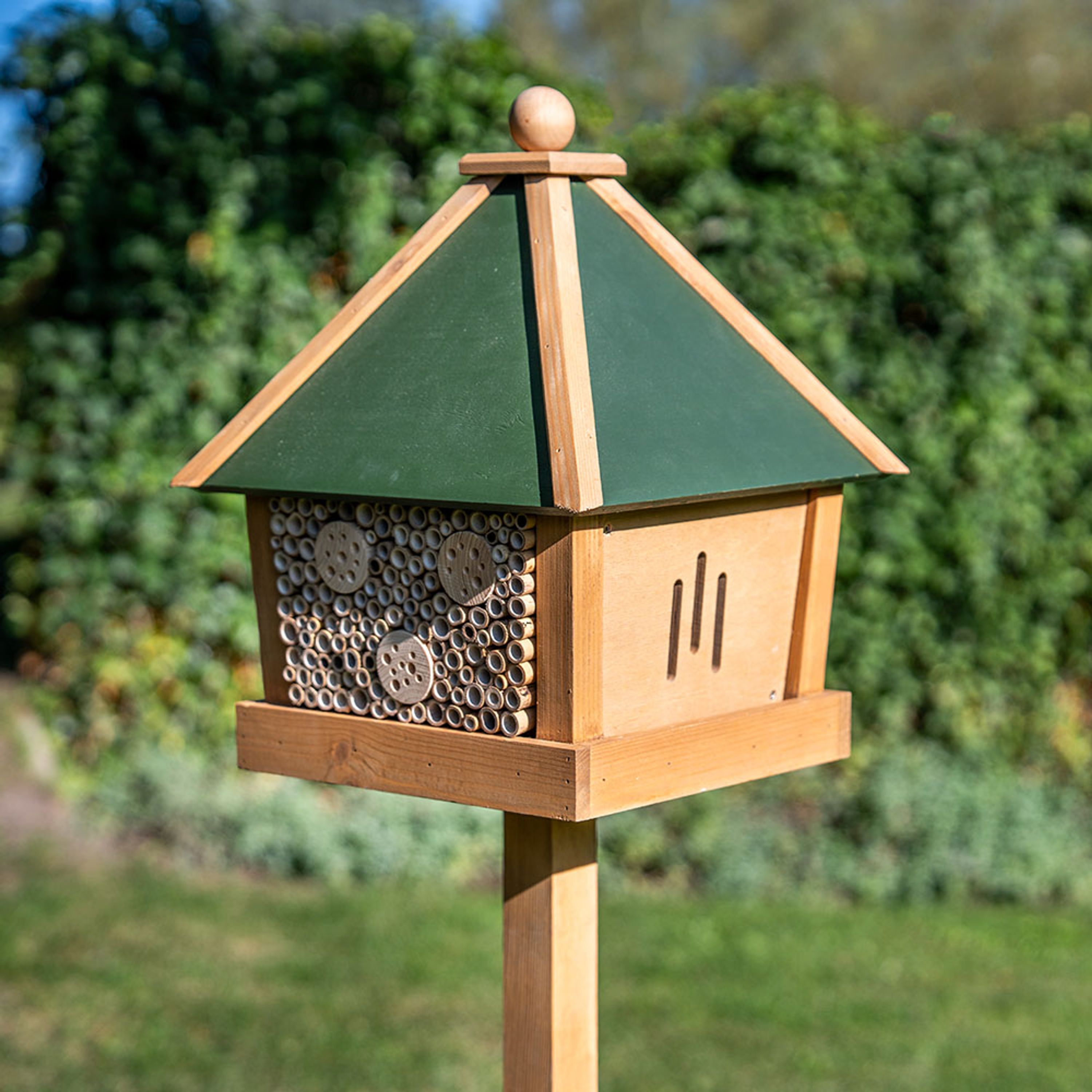 Insektenhotel „Lipari“ mit Ständer | CJ Wildlife